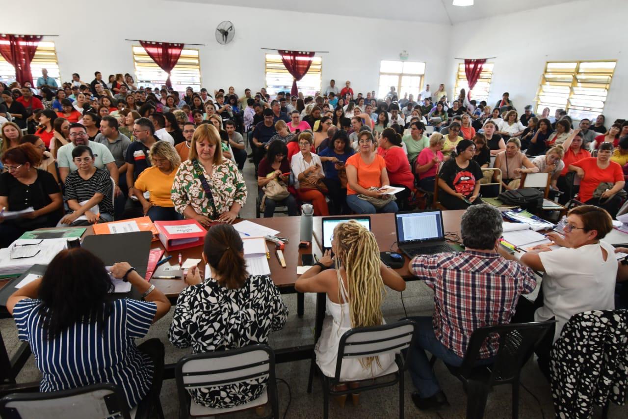 *LA EDUCACIÓN CHAQUEÑA INICIA EL 2025 CON MÁS DE 2000 NUEVOS DOCENTES TITULARES*