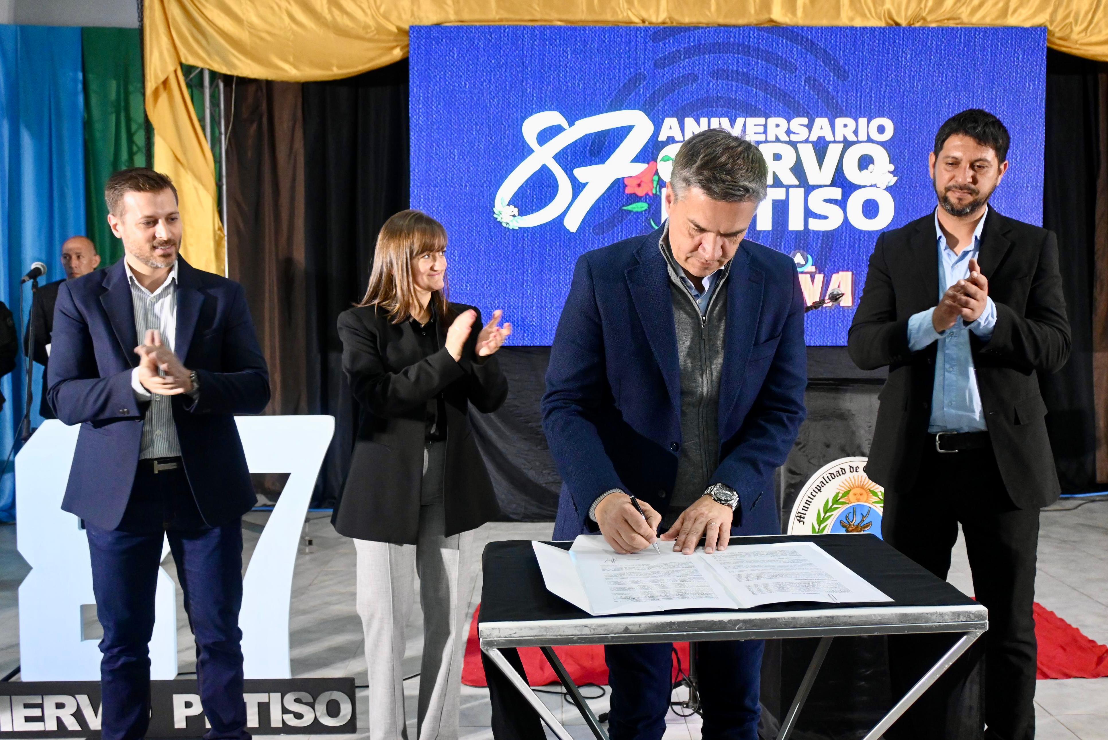 *EL GOBERNADOR ZDERO ACOMPAÑÓ EL 87º ANIVERSARIO DE CIERVO PETISO