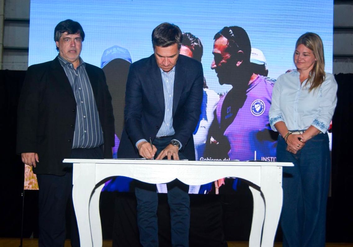 *UN SIGLO DE FÚTBOL: EL GOBERNADOR ZDERO ACOMPAÑÓ EL ANIVERSARIO DE LA LIGA CHAQUEÑA*