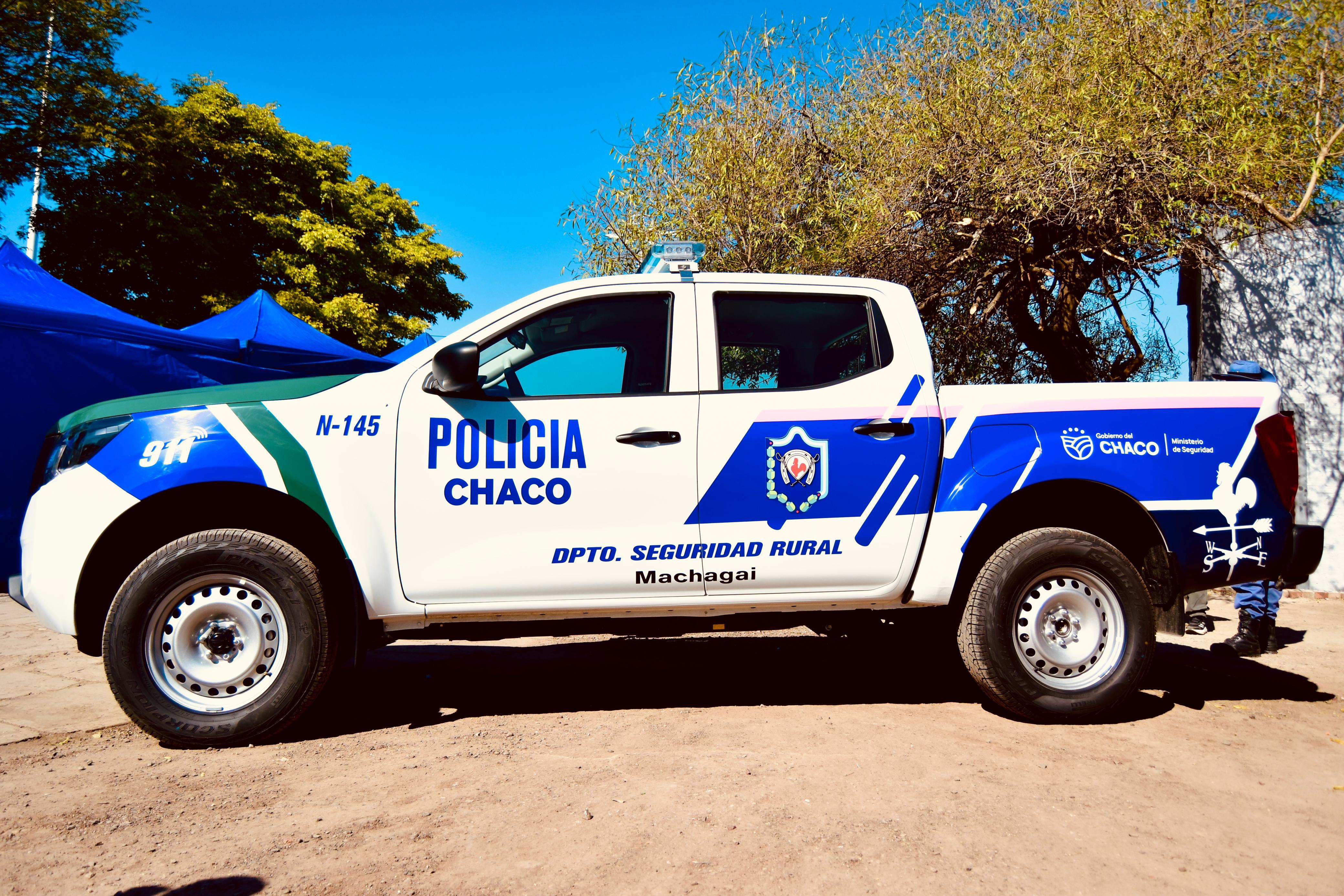 PLAN CHACO SEGURO: EL GOBERNADOR ZDERO ENTREGÓ UN NUEVO VEHÍCULO PARA LA POLICÍA RURAL DE MACHAGAI