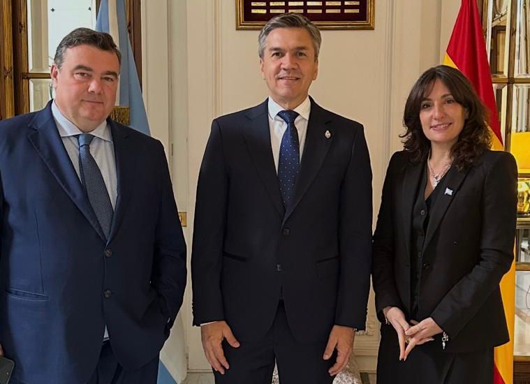 ZDERO SE REUNIÓ CON AUTORIDADES DEL BBVA Y AVANZÓ EN GESTIONES PARA ATRAER INVERSIONES AL CHACO