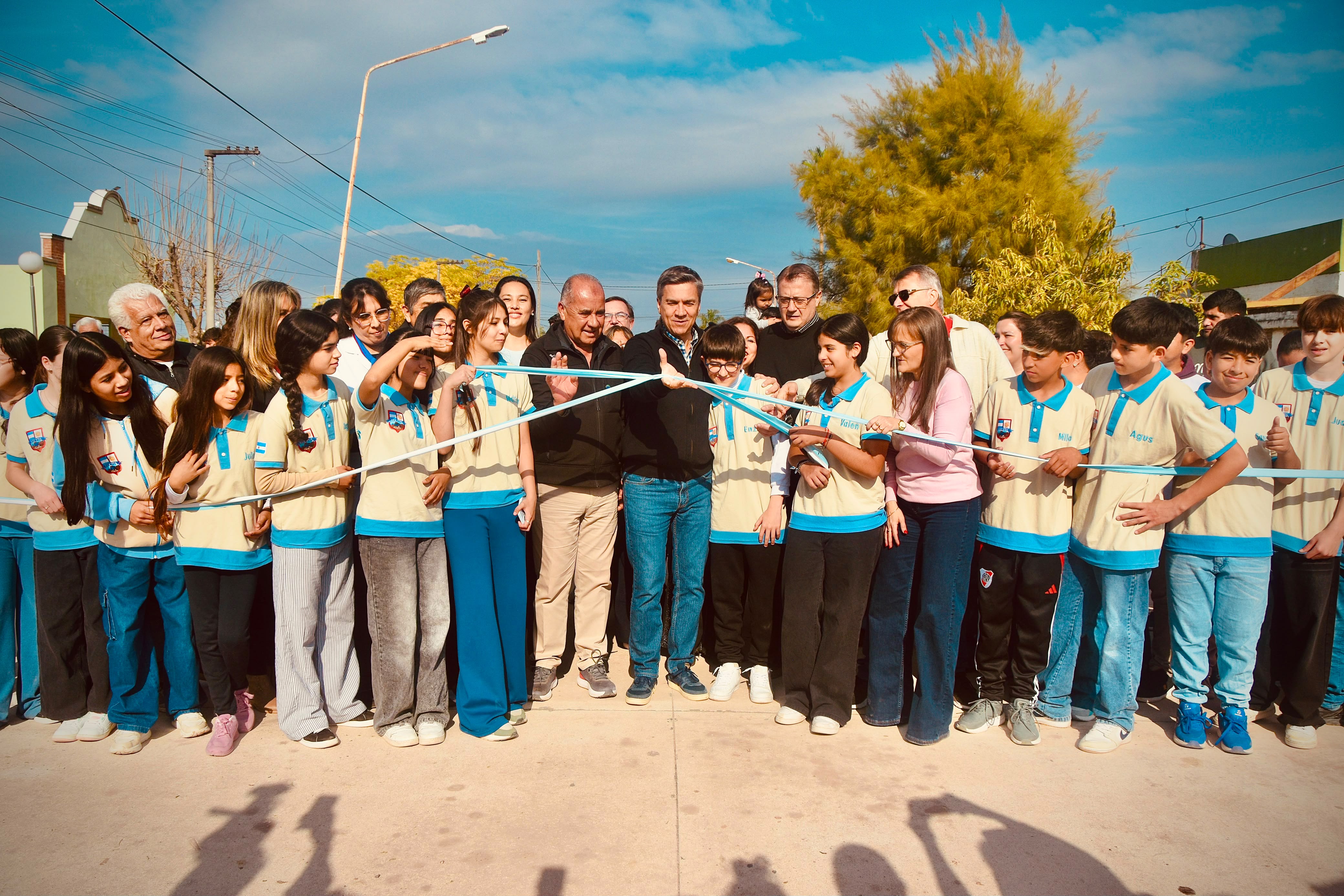 *LAS BRE&Ntilde;AS: ZDERO INAUGUR&Oacute; NUEVAS CUADRAS DE PAVIMENTO Y RATIFIC&Oacute; EL IMPULSO A LA PRODUCCI&Oacute;N Y LA CONECTIVIDAD*