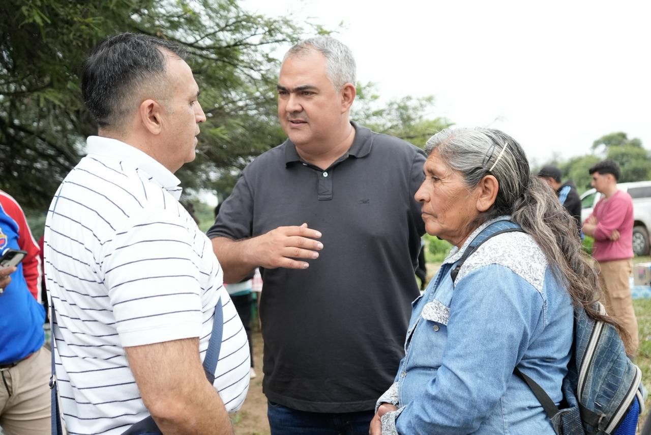 *ESTE DOMINGO: EL GOBERNADOR ZDERO LLEG&Oacute; A COMANDANCIA FR&Iacute;AS PARA SEGUIR DE CERCA LA ASISTENCIA A FAMILIAS AFECTADAS POR LAS INUNDACIONES