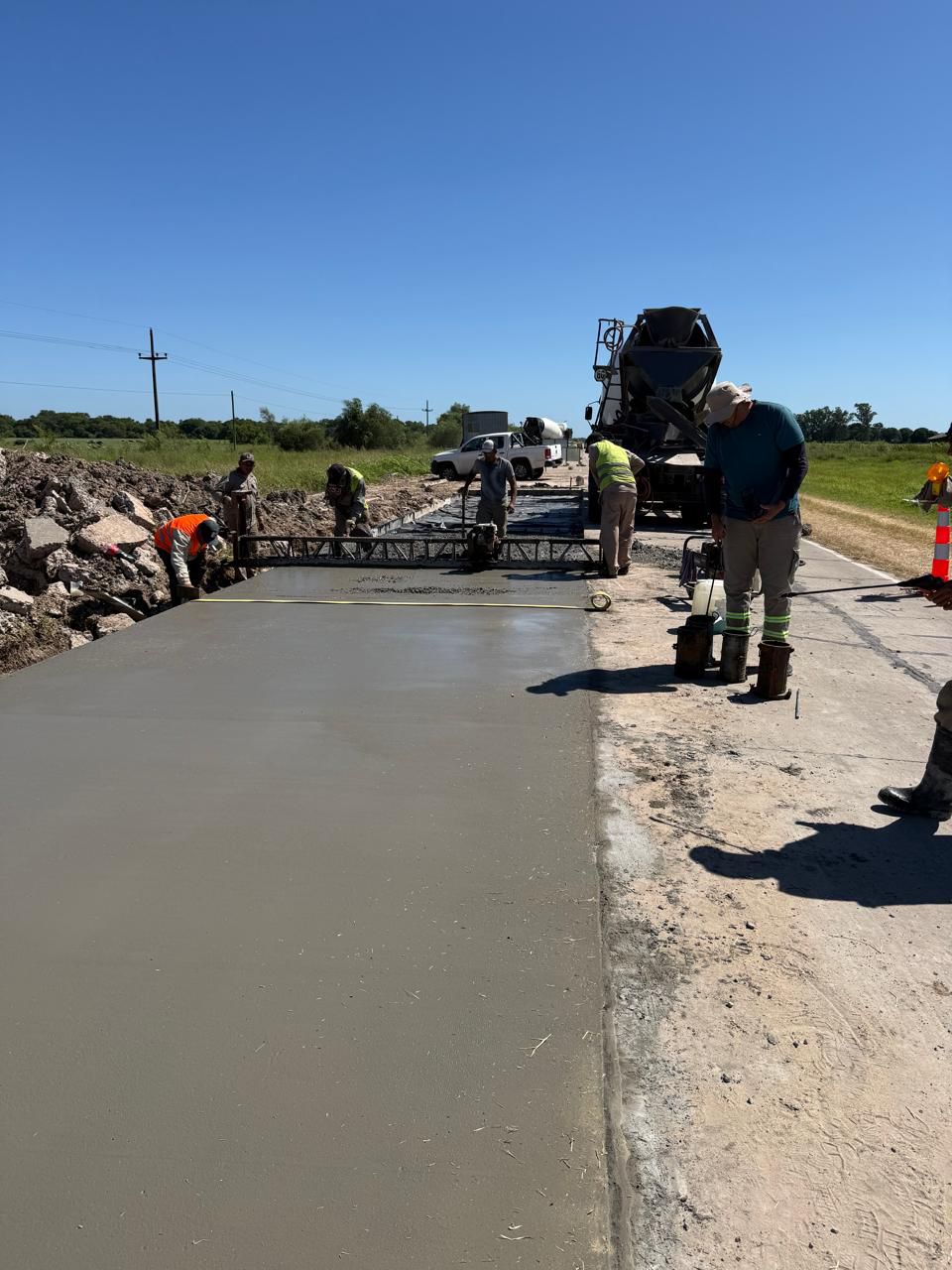 *VIALIDAD PROVINCIAL REALIZA TRABAJOS DE MANTENIMIENTO EN LA RUTA N&deg;1, ENTRE LA LEONESA Y GENERAL VEDIA