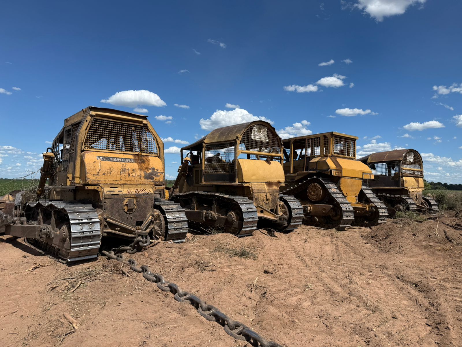 *LOS FRENTONES: SECUESTRARON 4 TOPADORAS, TRAS DETECTAR UN DESMONTE ILEGAL  DE 550 HECT&Aacute;REAS*