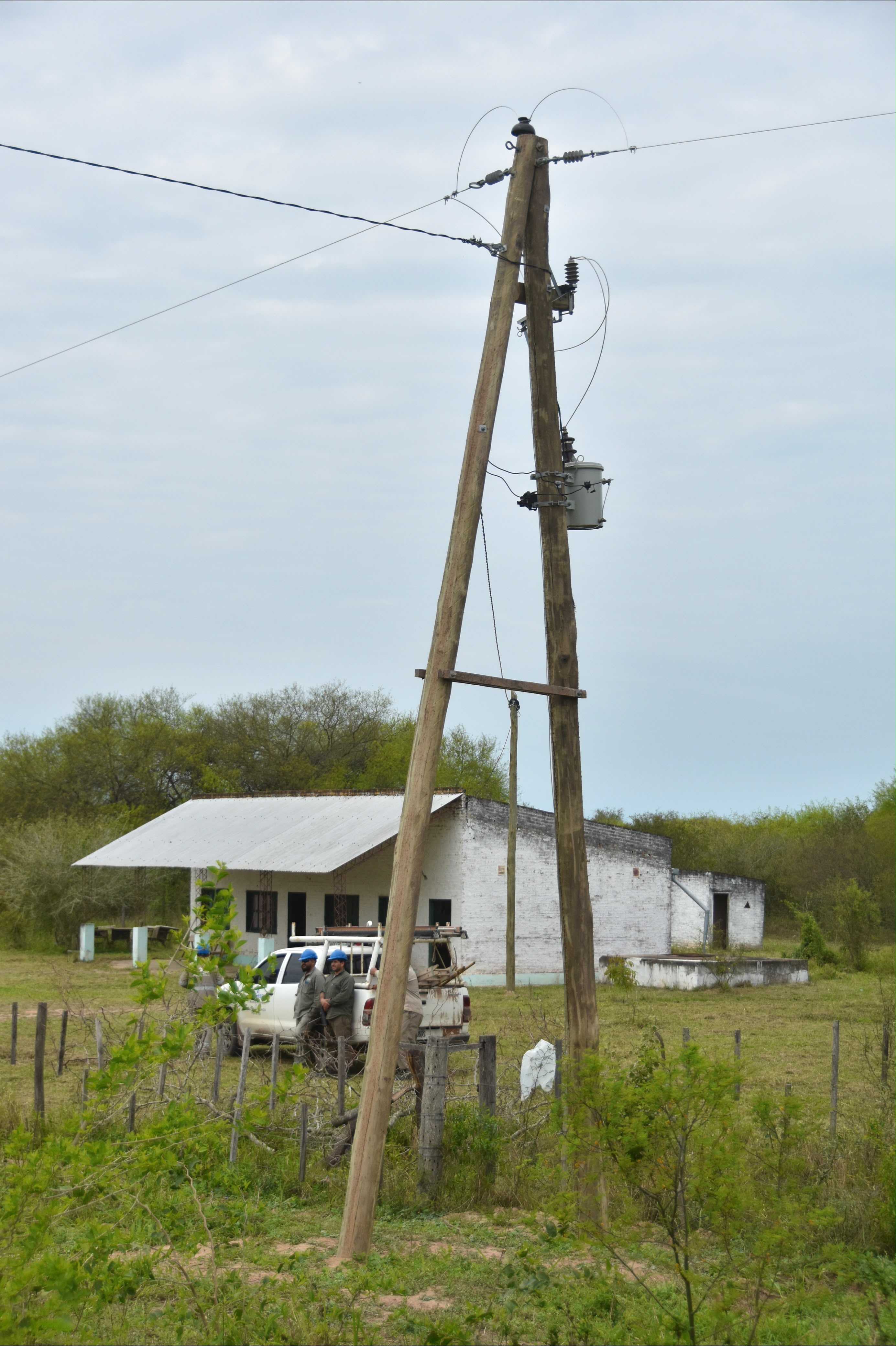 *LA LUZ LLEG&Oacute; AL PARAJE LAS BRAVAS DE PAMPA DEL INDIO Y CAMBIA LA VIDA DE LAS FAMILIAS
