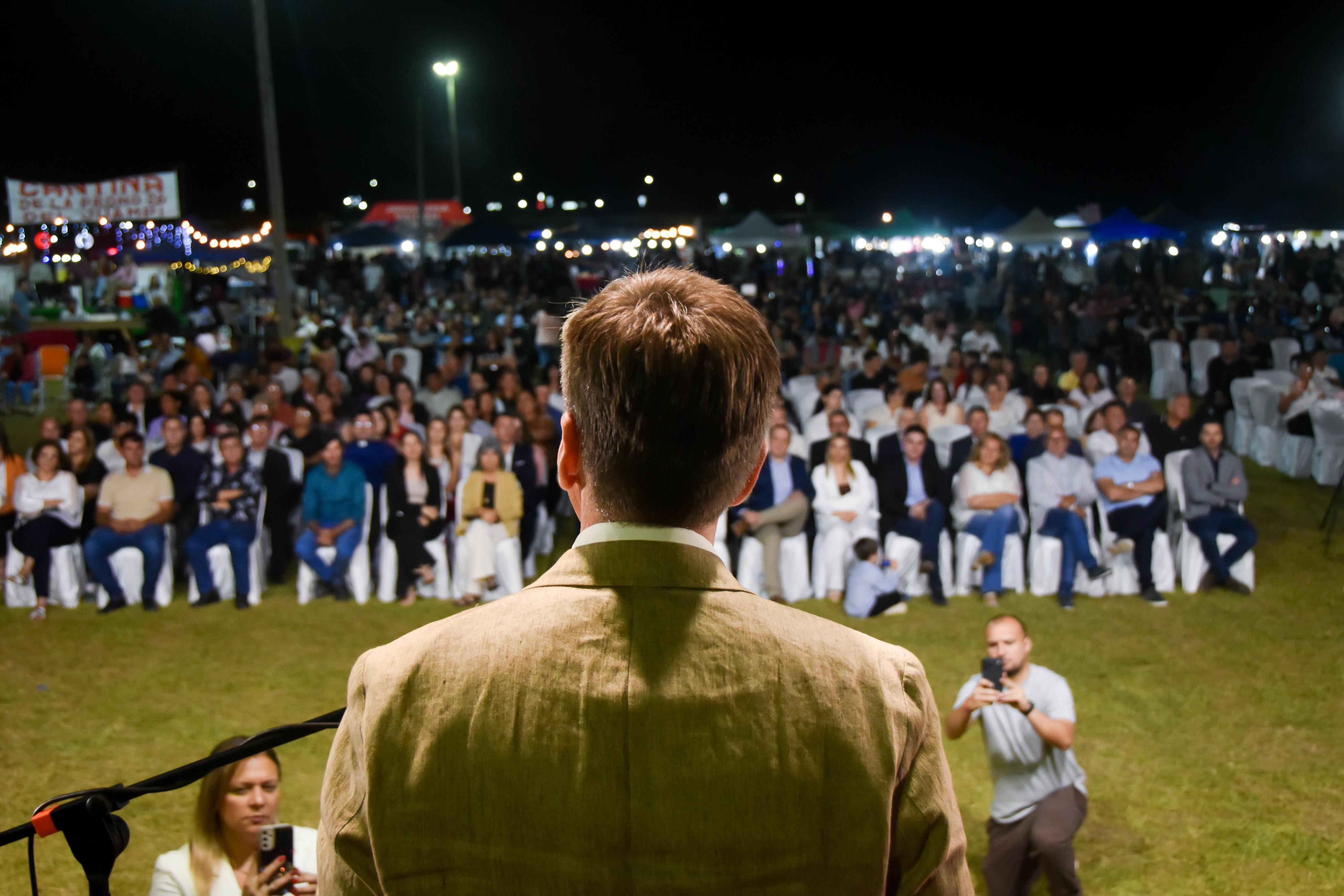 *EL GOBERNADOR ZDERO ACOMPA&Ntilde;&Oacute; EL 81&deg; ANIVERSARIO DE SANTA SYLVINA Y DESTAC&Oacute; EL CRECIMIENTO DE LA CIUDAD*