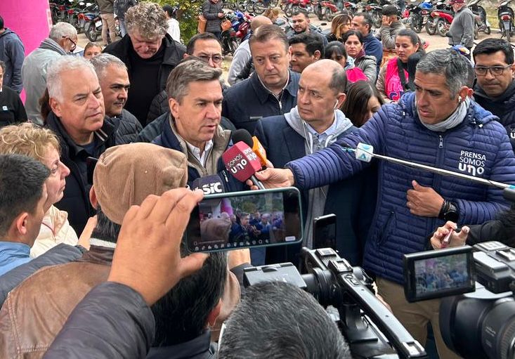 *CON OPERATIVO DE SALUD Y ANUNCIOS DE OBRAS, ZDERO LLEV&Oacute; RESPUESTAS HIST&Oacute;RICAS A VILLA &Aacute;NGELA*