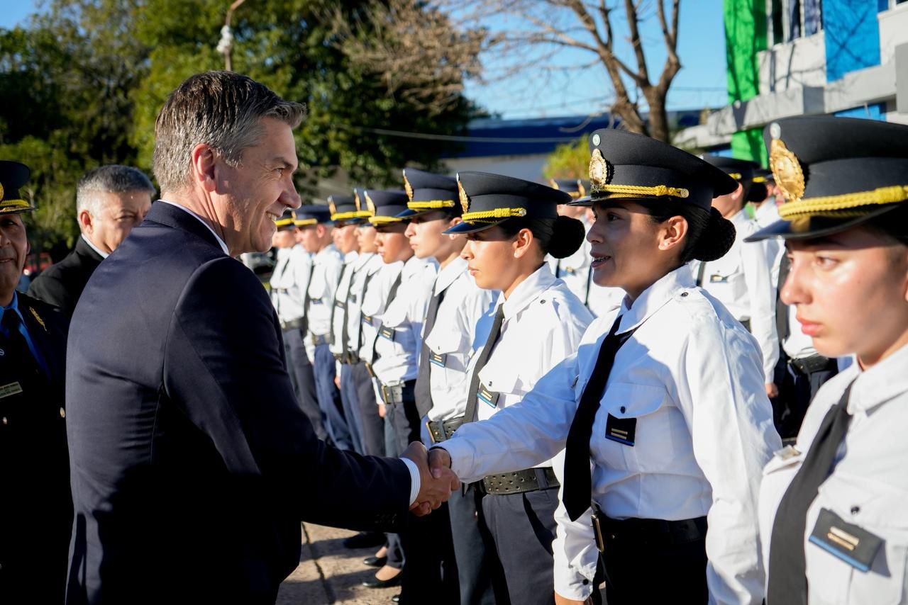 *D&Iacute;A DE LA BANDERA: M&Aacute;S DE 300 ALUMNOS DE LA POLIC&Iacute;A Y DEL SERVICIO PENITENCIARIO JURARON FIDELIDAD A LA ENSE&Ntilde;A NACIONAL*