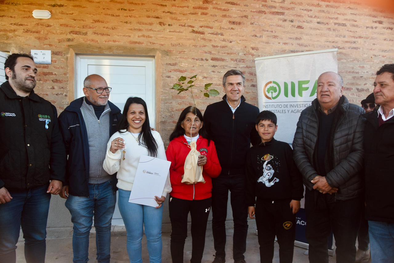 SE ENTREGARON VIVIENDAS EN LAGUNA LIMPIA: &ldquo;SEGUIMOS CUMPLIENDO EL SUE&Ntilde;O DE LA CASA PROPIA EN TODA LA PROVINCIA&rdquo; DIJO EL GOBERNADOR