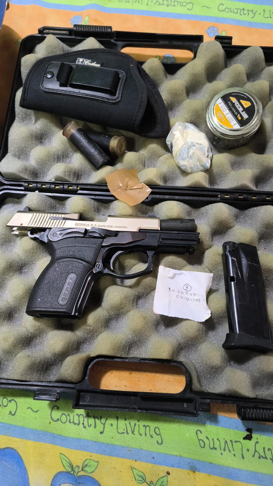 *VILLA &Aacute;NGELA: SECUESTRAN ARMAS Y UNA GRANADA ACTIVA EN UN ALLANAMIENTO POR AMENAZAS A UN COLEGIO*