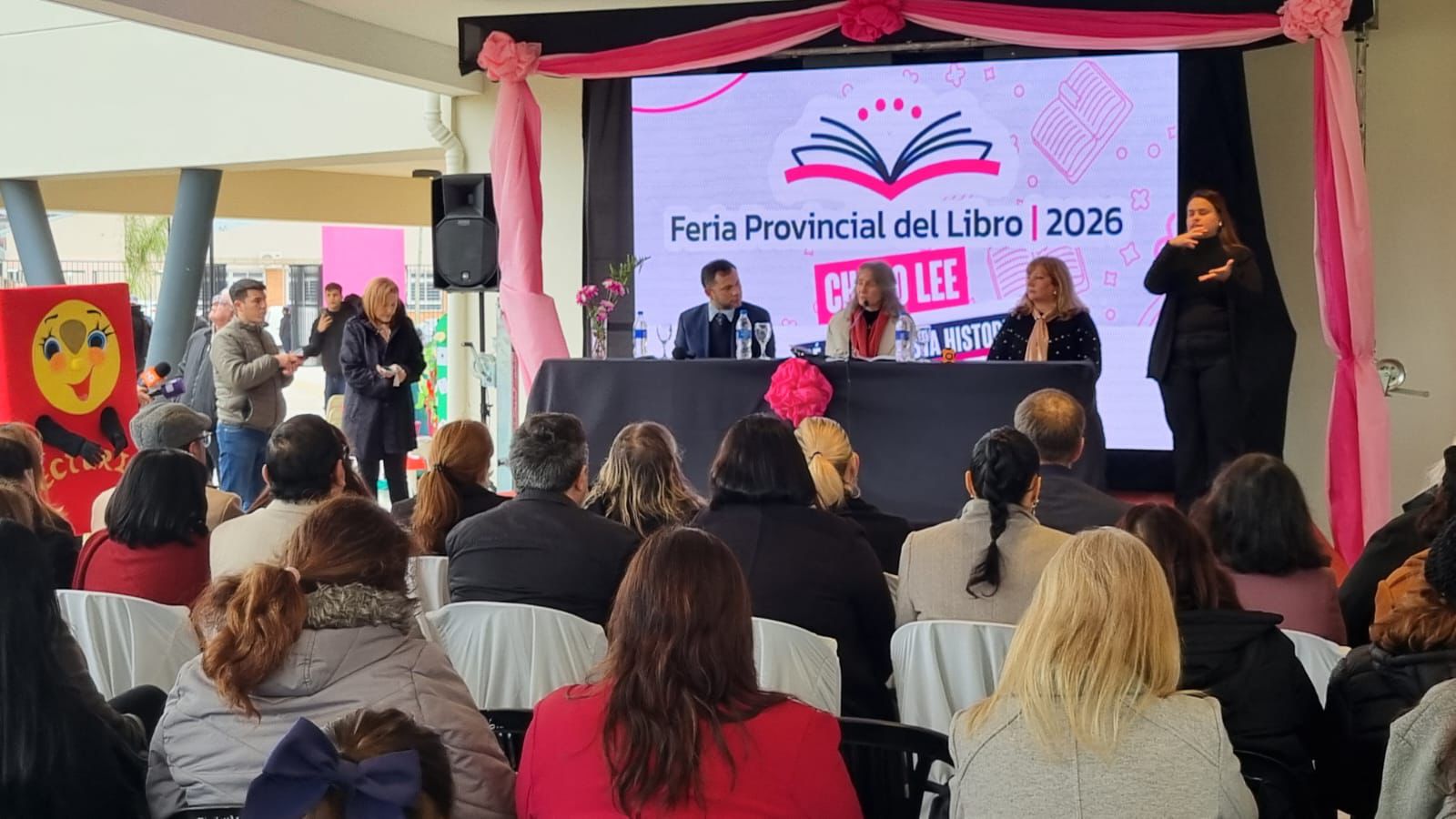 *CHACO LEE 2026: COMENZ&Oacute; LA FERIA PROVINCIAL DEL LIBRO CON UNA AMPLIA PROPUESTA PARA FORTALECER LA LECTURA*